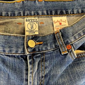 Lucky brand jeans 🍀 size 12 31 medium Wash bootcut with a little flare. Ex cond